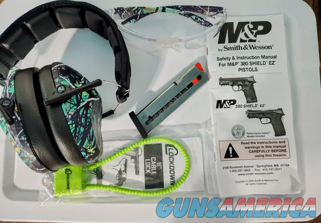 Smith & Wesson M&P 380 Shield EZ with lock