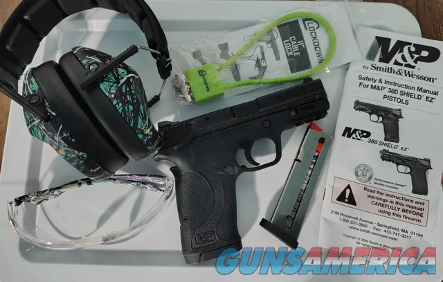 Smith & Wesson M&P 380 Shield EZ with lock