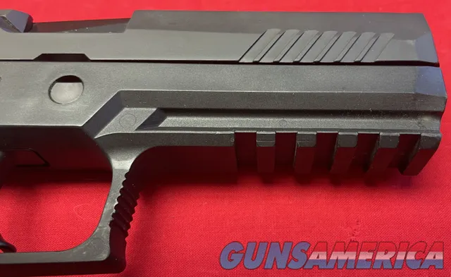 SIG Sauer P320 9mm w/ 5 Mags