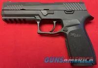 SIG Sauer P320 9mm w/ 5 Mags