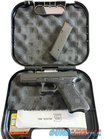 Glock 17 Gen 3 9mm Stippled grip Polymer Frame Pistol, Factory Finish, Used