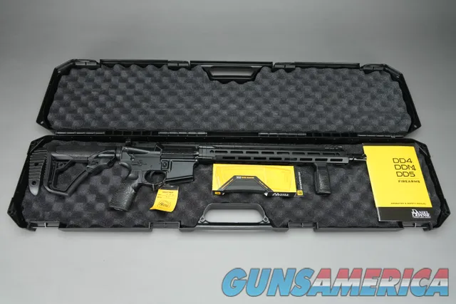 DANIEL DEFENSE DDM4 V7, 5.56MM, 16" THREADED BARREL / 32+1 *BNIB*