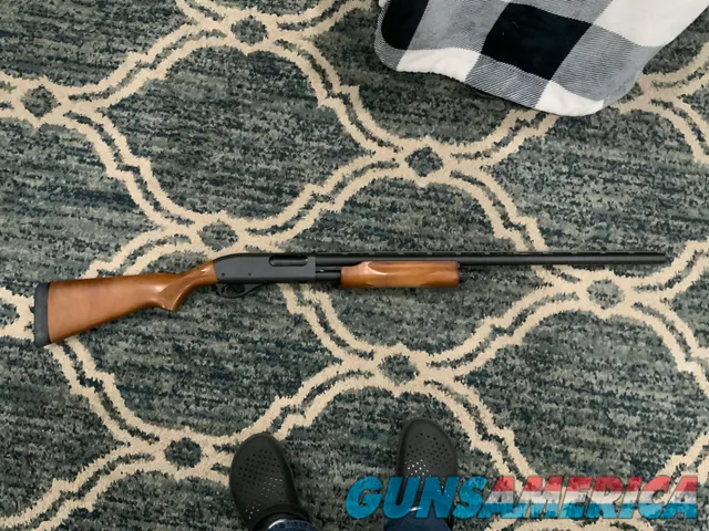 Classic Wood-Stock Pump Shotgun, 12 Gaug...